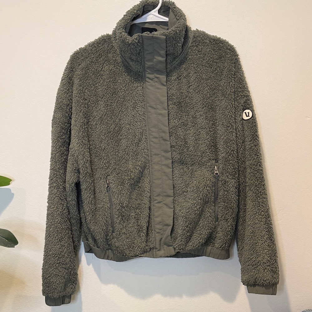 Vuori Cozy Olive Green Sherpa Jacket - Women’s Small - Like New